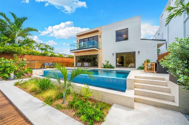 1815 Fairhaven Pl, Miami, FL 33133