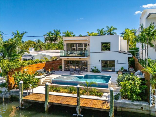 1815 Fairhaven Pl, Miami, FL 33133