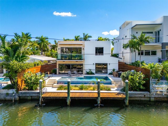 1815 Fairhaven Pl, Miami, FL 33133