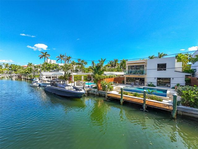 1815 Fairhaven Pl, Miami, FL 33133