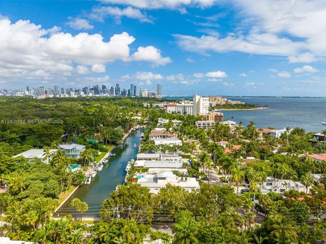 1815 Fairhaven Pl, Miami, FL 33133