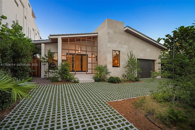 1815 Fairhaven Pl, Miami, FL 33133