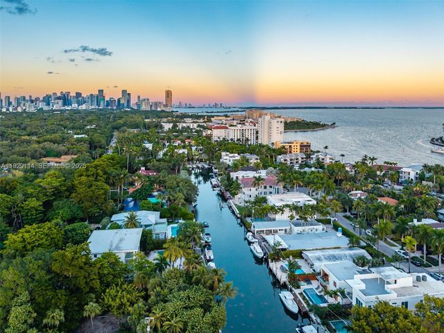 1815 Fairhaven Pl, Miami, FL 33133