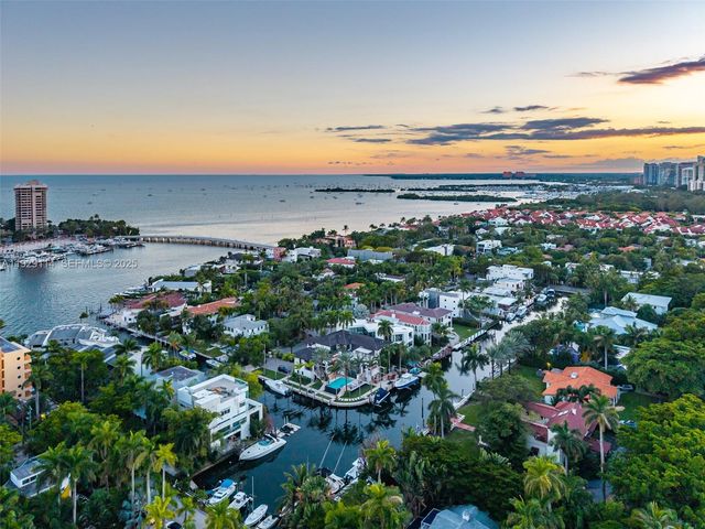 1815 Fairhaven Pl, Miami, FL 33133