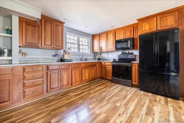 105 Pepper Tree Hill Lane, Southbury, CT 06488