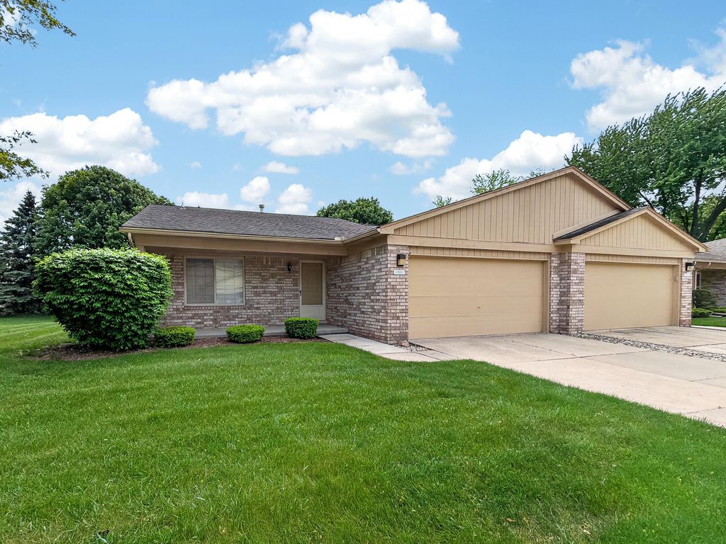 41520 Janet Circle 60, Clinton Twp, MI 48038