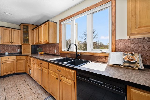 6 Country Road, Warren, RI 02885