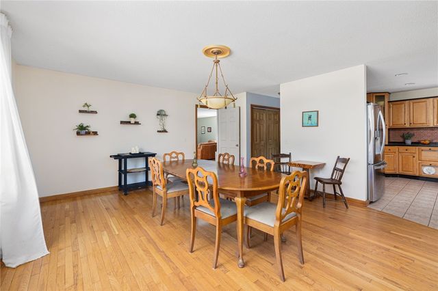 6 Country Road, Warren, RI 02885