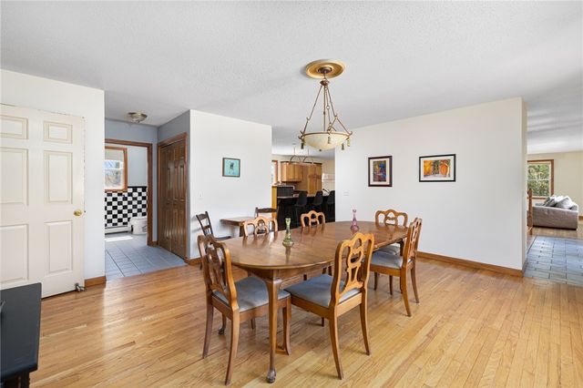 6 Country Road, Warren, RI 02885