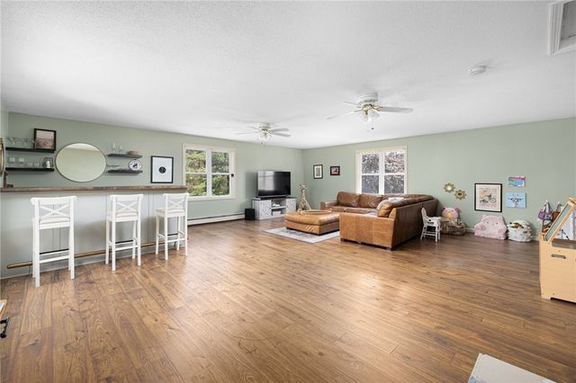 6 Country Road, Warren, RI 02885