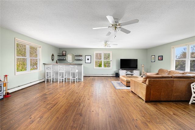 6 Country Road, Warren, RI 02885