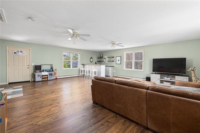 6 Country Road, Warren, RI 02885