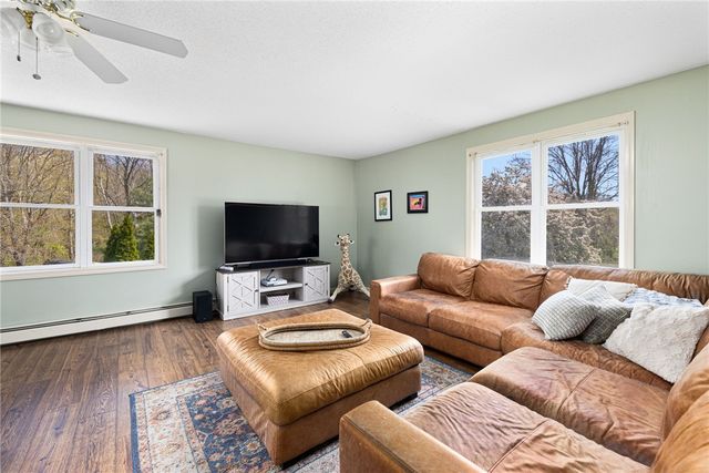 6 Country Road, Warren, RI 02885