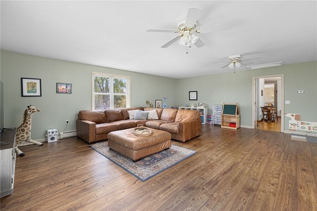 6 Country Road, Warren, RI 02885