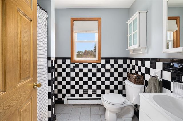 6 Country Road, Warren, RI 02885