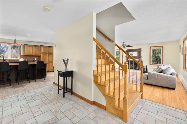 6 Country Road, Warren, RI 02885
