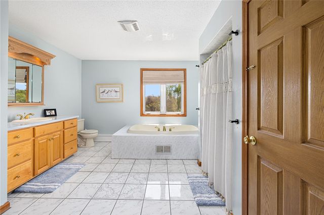 6 Country Road, Warren, RI 02885