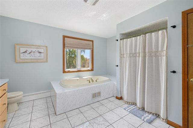 6 Country Road, Warren, RI 02885