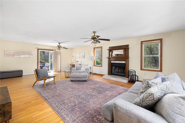 6 Country Road, Warren, RI 02885