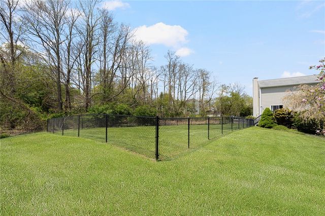 6 Country Road, Warren, RI 02885