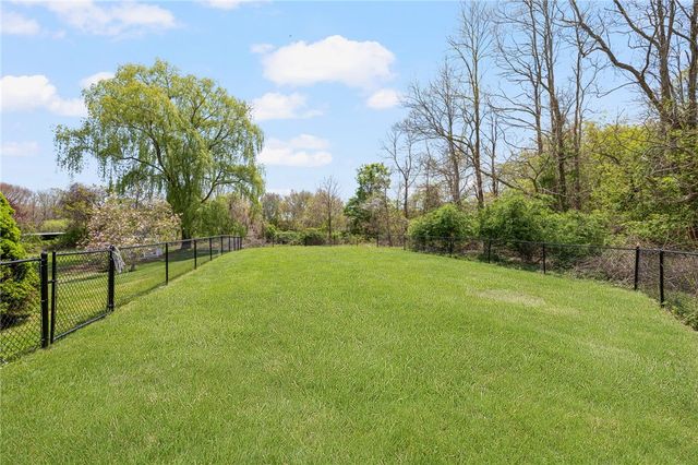 6 Country Road, Warren, RI 02885