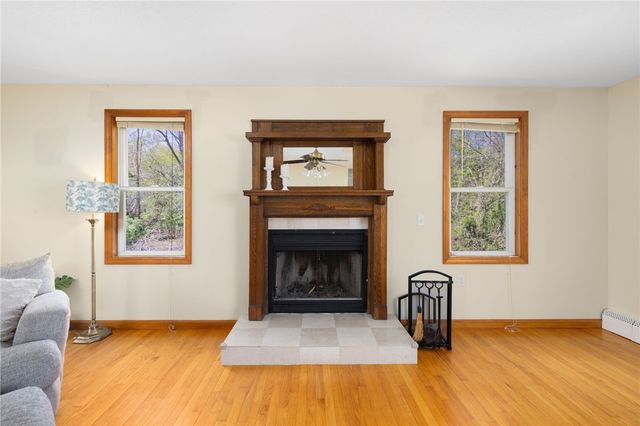 6 Country Road, Warren, RI 02885