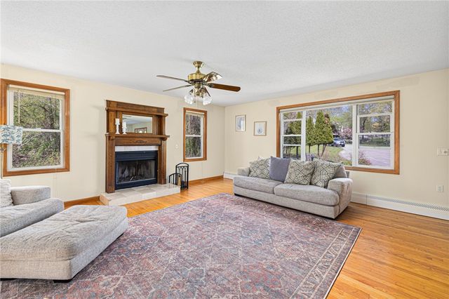 6 Country Road, Warren, RI 02885