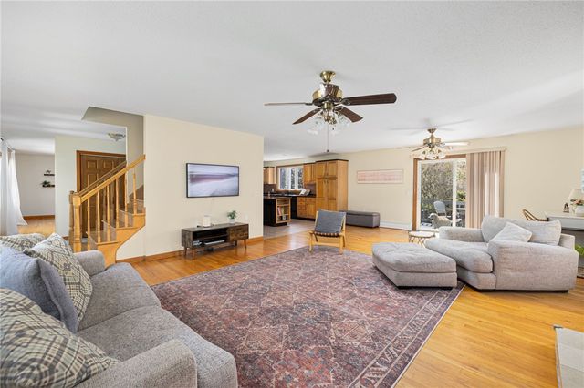 6 Country Road, Warren, RI 02885