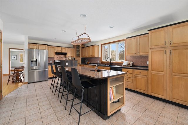 6 Country Road, Warren, RI 02885