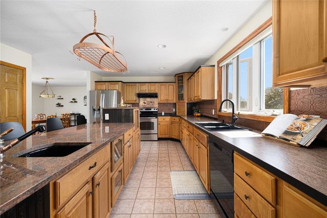 6 Country Road, Warren, RI 02885