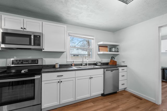 523 W INDIANA Avenue, Eaton, IN 47338