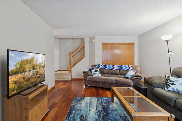 2085 Gresham Avenue N, Oakdale, MN 55128