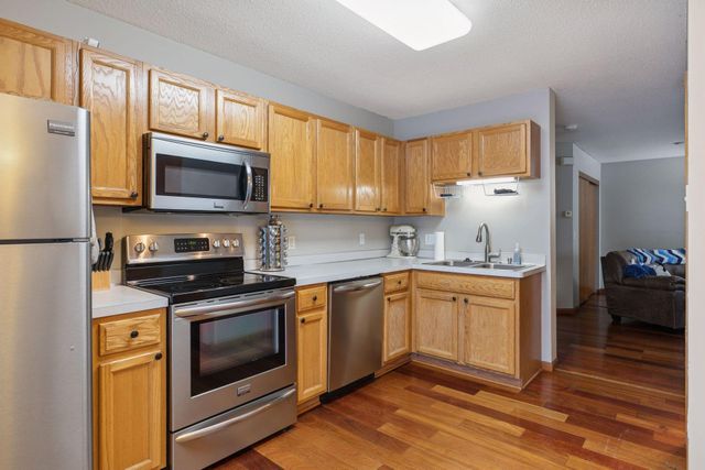 2085 Gresham Avenue N, Oakdale, MN 55128