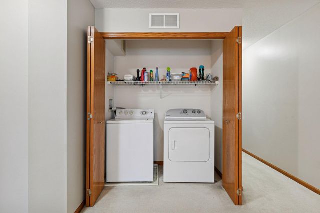 2085 Gresham Avenue N, Oakdale, MN 55128