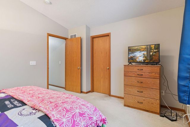 2085 Gresham Avenue N, Oakdale, MN 55128