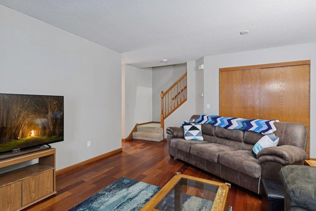 2085 Gresham Avenue N, Oakdale, MN 55128