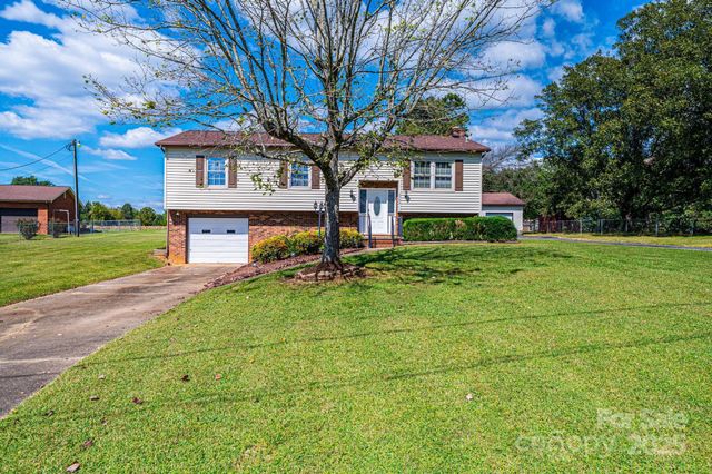 2764 Cliftwood Circle, Hickory, NC 28601