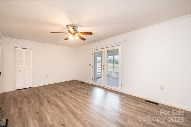 2764 Cliftwood Circle, Hickory, NC 28601