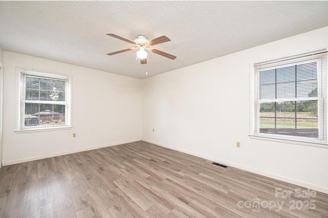 2764 Cliftwood Circle, Hickory, NC 28601
