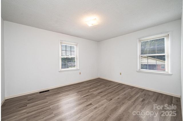 2764 Cliftwood Circle, Hickory, NC 28601