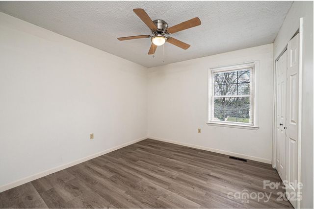 2764 Cliftwood Circle, Hickory, NC 28601
