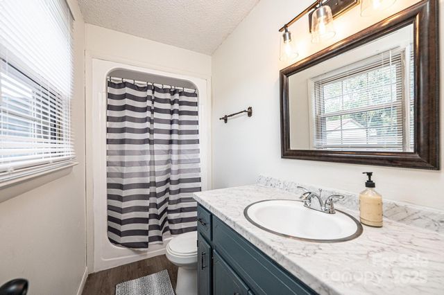 2764 Cliftwood Circle, Hickory, NC 28601