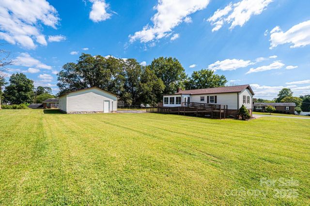 2764 Cliftwood Circle, Hickory, NC 28601