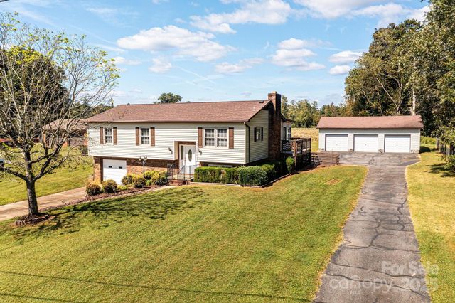 2764 Cliftwood Circle, Hickory, NC 28601