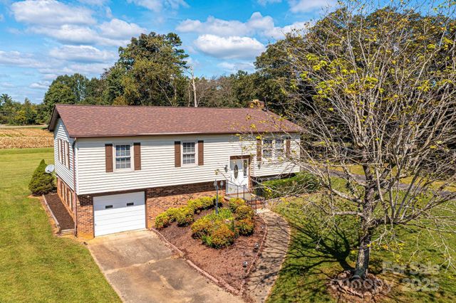 2764 Cliftwood Circle, Hickory, NC 28601