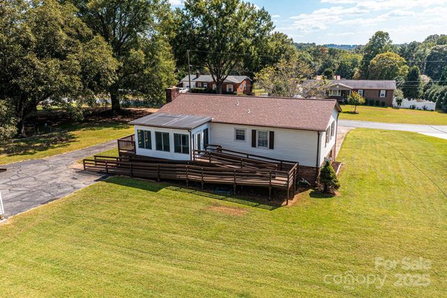 2764 Cliftwood Circle, Hickory, NC 28601