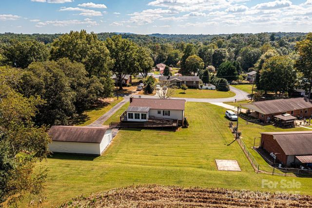 2764 Cliftwood Circle, Hickory, NC 28601