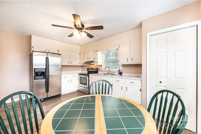 2764 Cliftwood Circle, Hickory, NC 28601