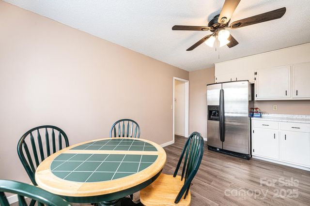 2764 Cliftwood Circle, Hickory, NC 28601