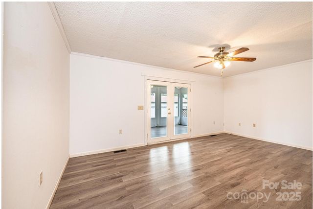 2764 Cliftwood Circle, Hickory, NC 28601